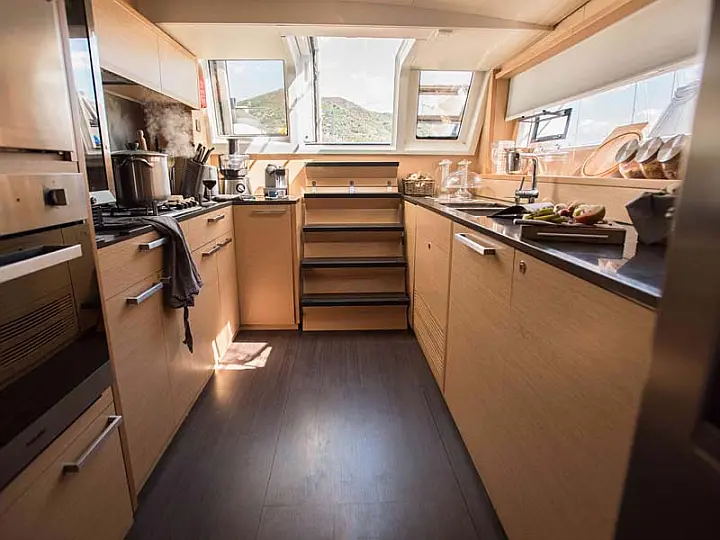 Lagoon 620 Essence - 