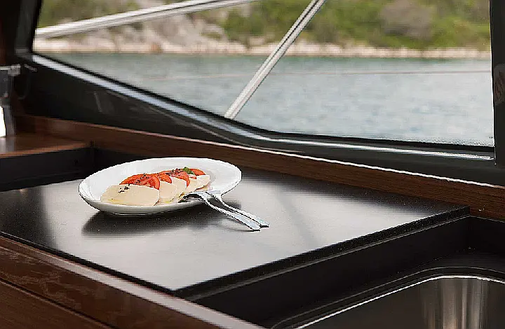 Bavaria R40 Fly - 