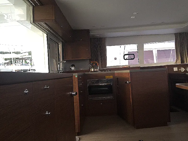 Lagoon 450 SporTop - Kitchen