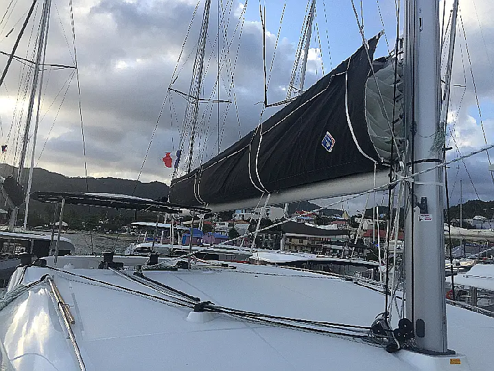 Lagoon 450 SporTop - Sail