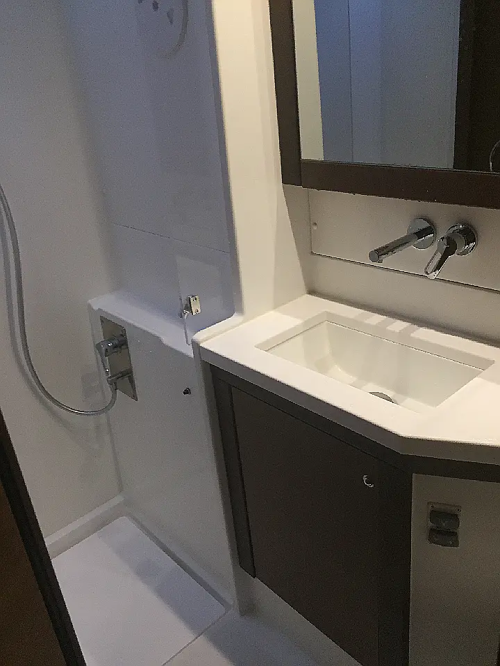 Lagoon 450 SporTop - Bath / toilet 2
